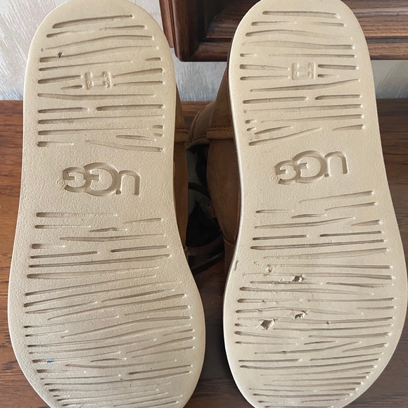 UGG “Lodge” boots size 7 (can fit 8!) - Picture 5 of 10
